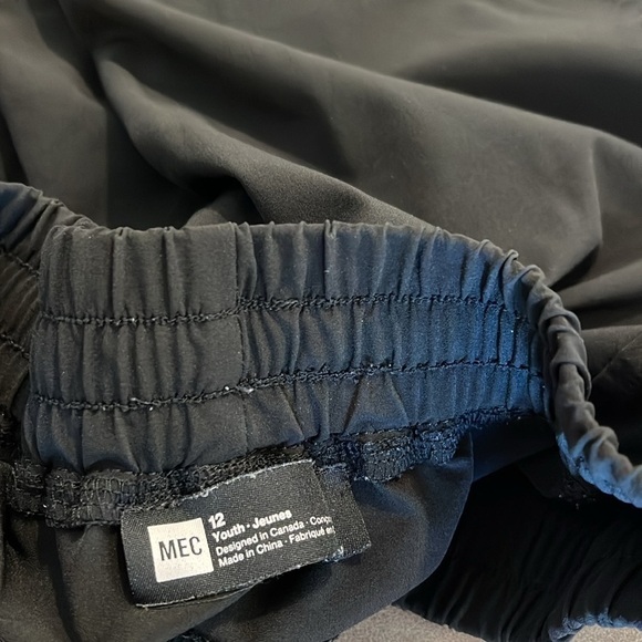 MEC lightweight shorts in black size youth 12 - Picture 4 of 5